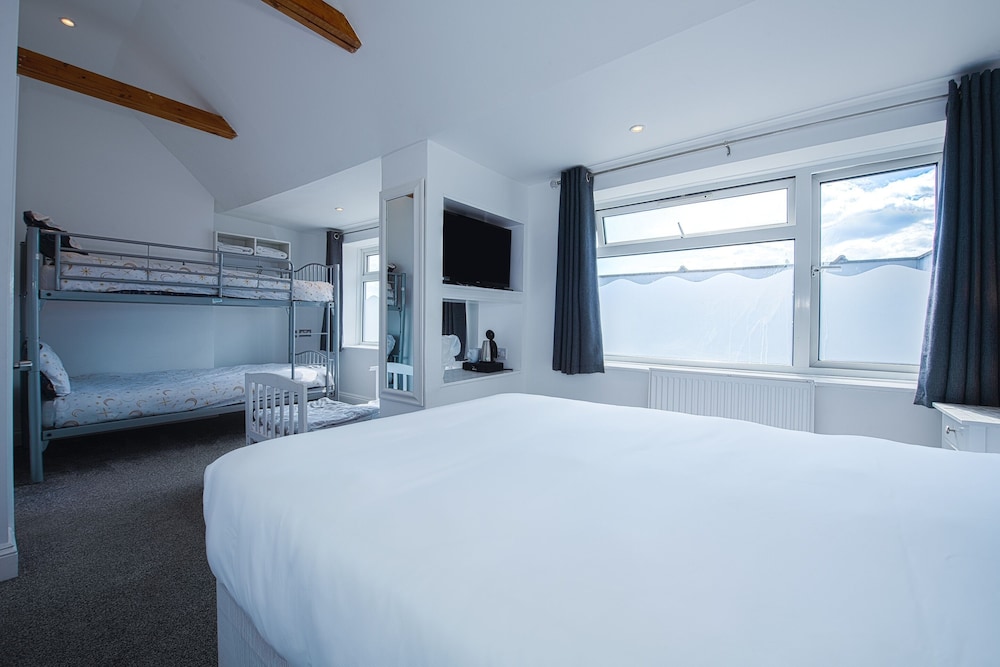 OYO Pier Hotel