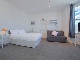 OYO Pier Hotel