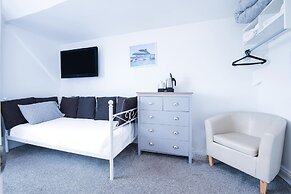 OYO Pier Hotel