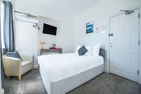 OYO Pier Hotel