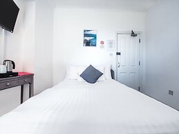 OYO Pier Hotel