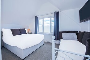OYO Pier Hotel