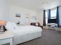 OYO Pier Hotel