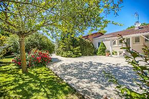 Holiday Home in Barry-d'islemade With Pool