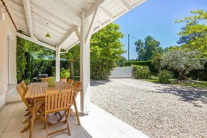 Holiday Home in Barry-d'islemade With Pool