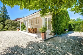 Holiday Home in Barry-d'islemade With Pool