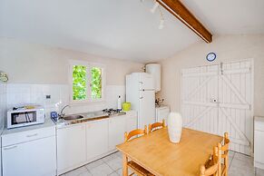 Holiday Home in Barry-d'islemade With Pool