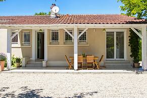 Holiday Home in Barry-d'islemade With Pool