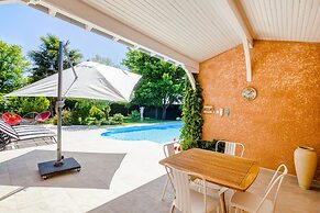 Holiday Home in Barry-d'islemade With Pool