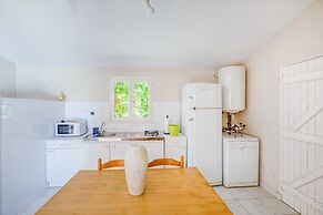 Holiday Home in Barry-d'islemade With Pool