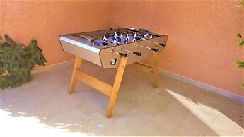 Holiday Home in Barry-d'islemade With Pool