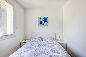 Holiday Home in Barry-d'islemade With Pool