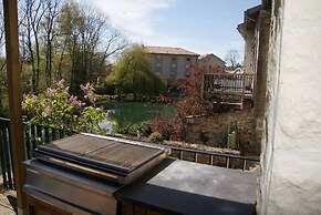 Jane Austen Lake Retreat