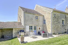 Farmhouse in Talon With Scenic Views