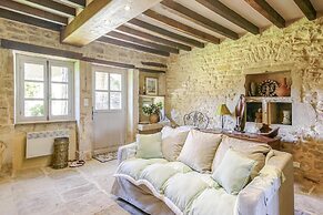 Farmhouse in Talon With Scenic Views