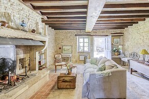 Farmhouse in Talon With Scenic Views