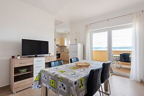 Simplistic Apartment in Neviđane near Sea Beach
