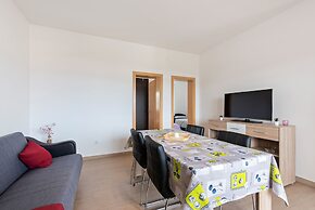 Simplistic Apartment in Neviđane near Sea Beach