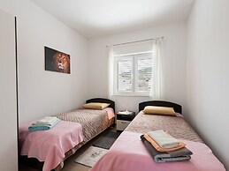 Simplistic Apartment in Neviđane with Balcony