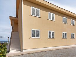 Simplistic Apartment in Neviđane with Balcony