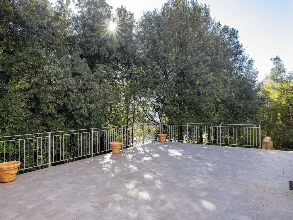 Mansion in Citerna With Pool & Terrace