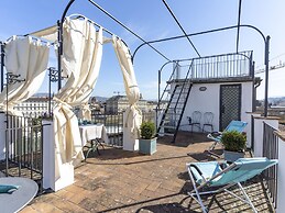 Apartment in Florence With Rooftop Views