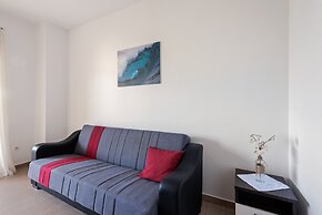 Simplistic Apartment in Neviđane near Sea