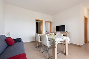 Simplistic Apartment in Neviđane near Sea