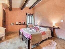 Cozy Cottage With Pool in Assisi