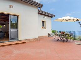Charming Villa With Pool and Panoramic Surroundings