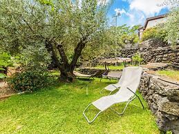 Charming Villa With Pool and Panoramic Surroundings