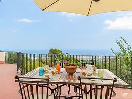 Charming Villa With Pool and Panoramic Surroundings