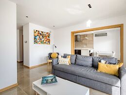 Modern Villa With Pool and Barbecue