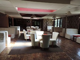 Lions Court Lodge