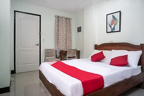 Super OYO 604 Chateau Cinco Dormitel - Hostel