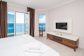 Open Sea Luxury Apartments