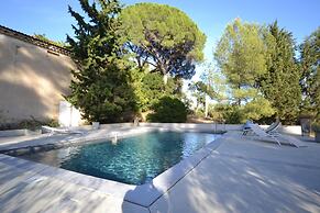 Flat in a Beautiful Building With Pool