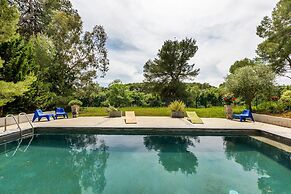 Flat in a Beautiful Building With Pool