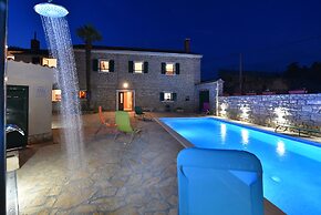 Villa Petrovi Dvori