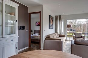 Detached Bungalow with Washing Machine near Lake