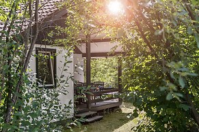Detached Bungalow with Washing Machine near Lake