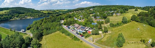 Detached Bungalow with Washing Machine near Lake