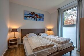 Detached Bungalow with Washing Machine near Lake