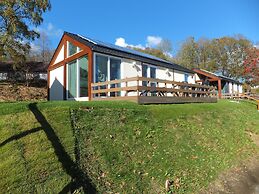 Detached Bungalow with Washing Machine near Lake