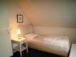 Chalet in Bergumermeer by the Marina
