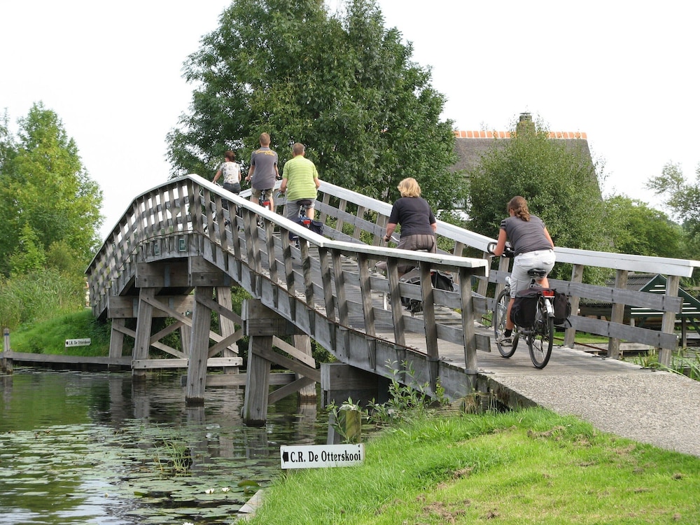 Giethoorn Villa With Modern Touch