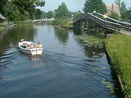 Giethoorn Villa With Modern Touch