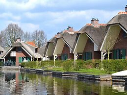 Giethoorn Villa With Modern Touch
