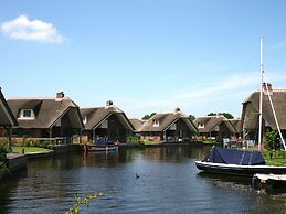 Giethoorn Villa With Modern Touch