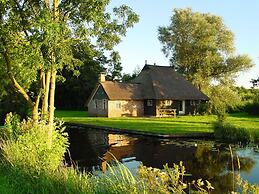 Giethoorn Villa With Modern Touch